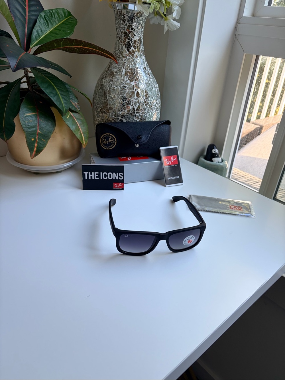 Ray-Ban Polarized matte black Justin rb4165 NEW